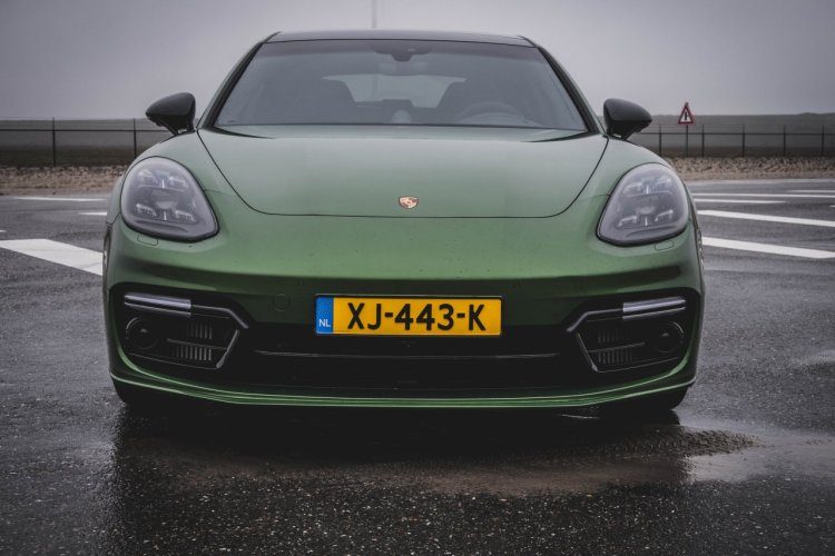 Porsche Panamera GTS mambagroen