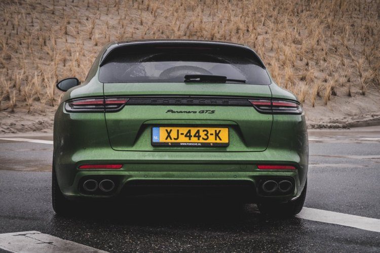 Porsche Panamera GTS mambagroen