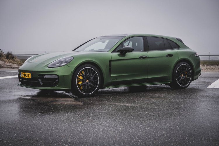 Porsche Panamera GTS mambagroen