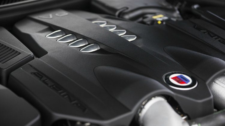 Alpina V8