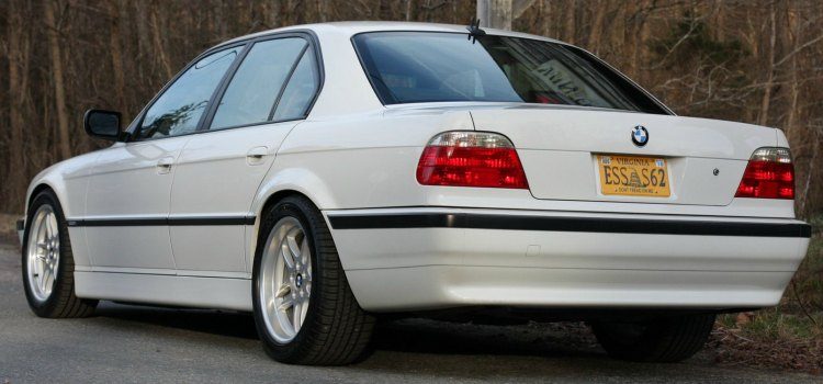 BMW 740i (E38)