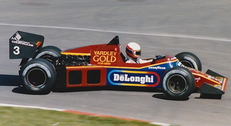 Koop deze F1-auto mét gillende V10 van Peugeot