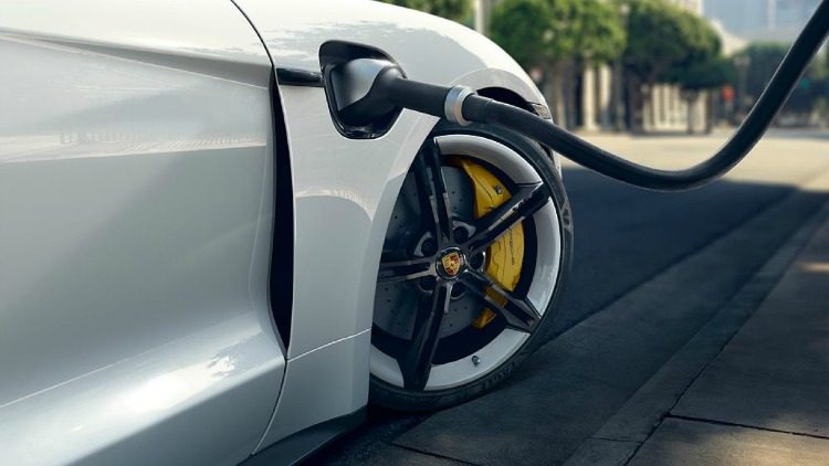 Porsche Taycan Turbo S - Tesla Model S P100D Performance '19