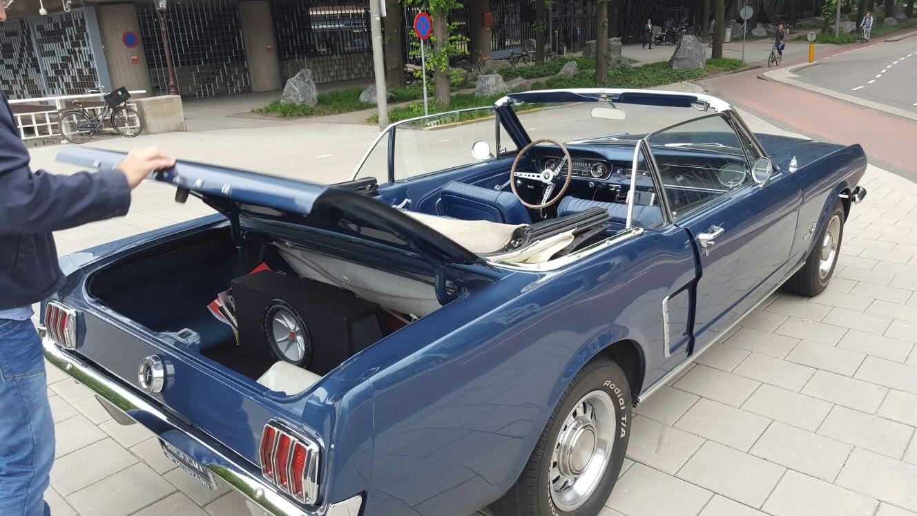 1965 Ford Mustang Convertible caspian blue