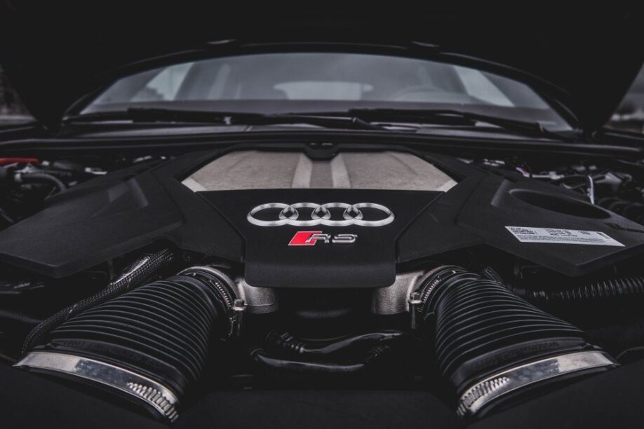De V8 van de Audi RS6 C8
