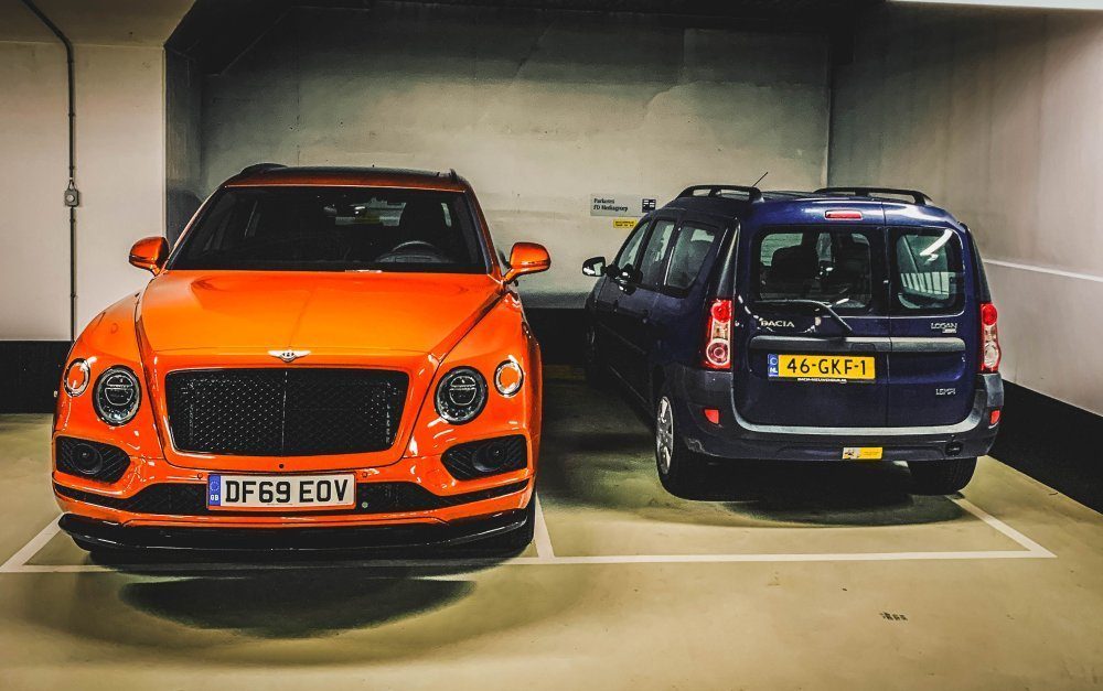 Bentley Bentayga Speed vs Dacia Logan