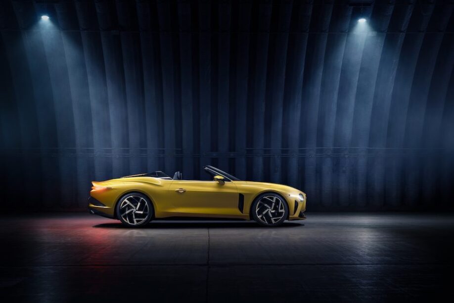 Bentley Bacalar zijkant