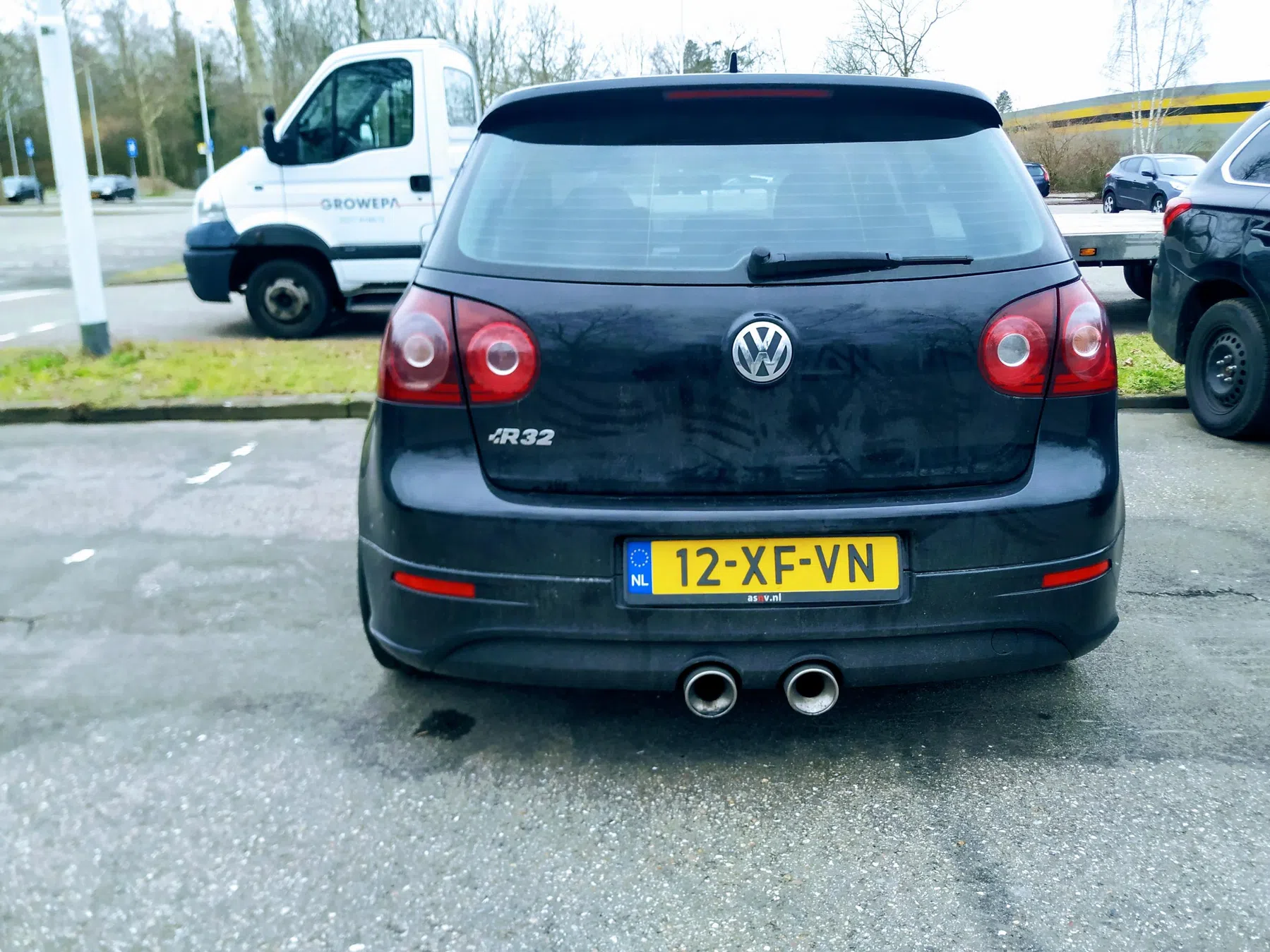 R32