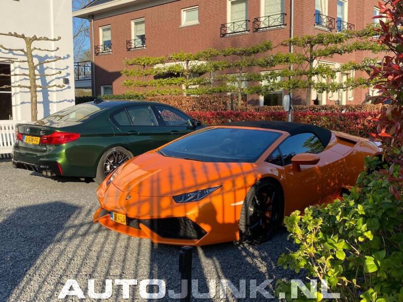 Oranje supercar cabrio