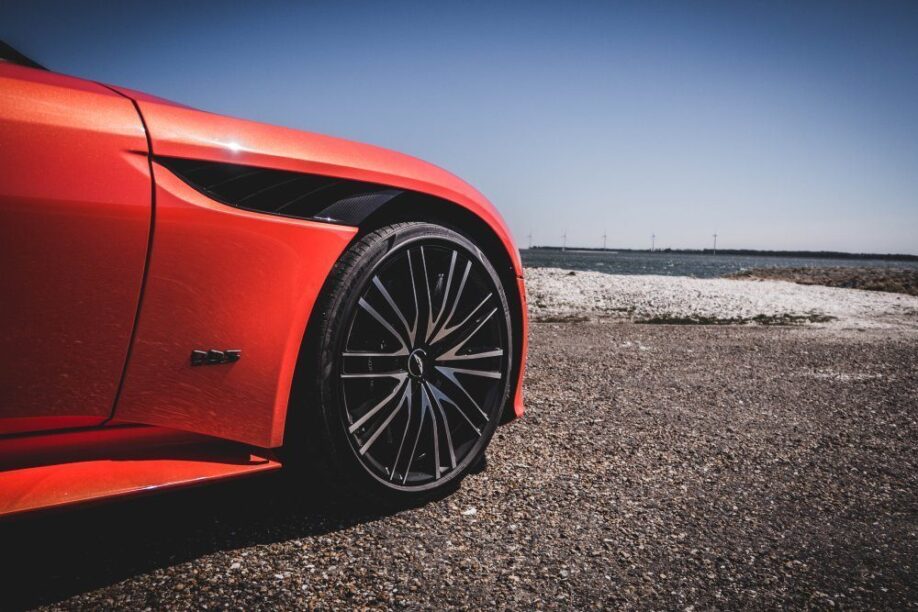 Aston Martin DBS Superleggera Volante
