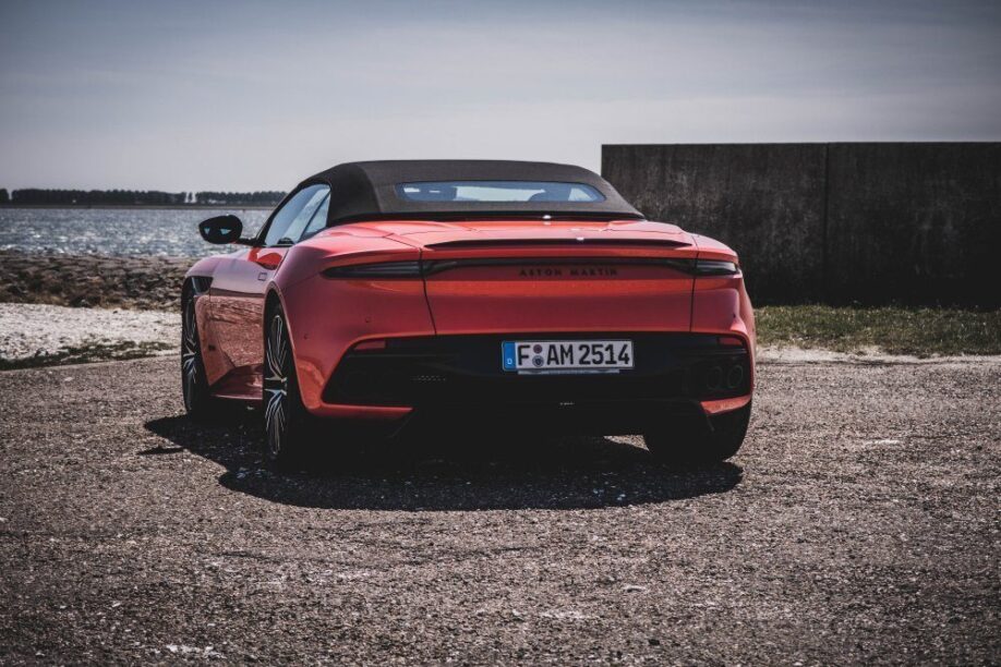 Aston Martin DBS Superleggera Volante