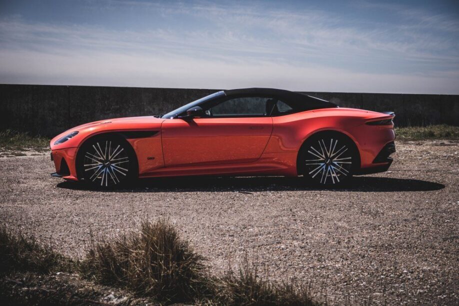 Aston Martin DBS Superleggera Volante rijtest