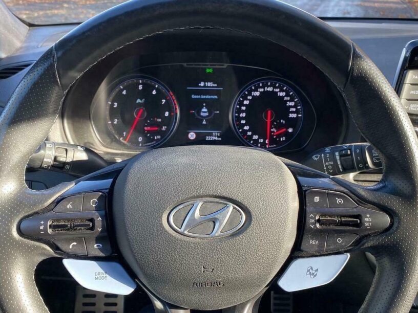 Goedkoopste Hyundai i30N op Marktplaats stuur