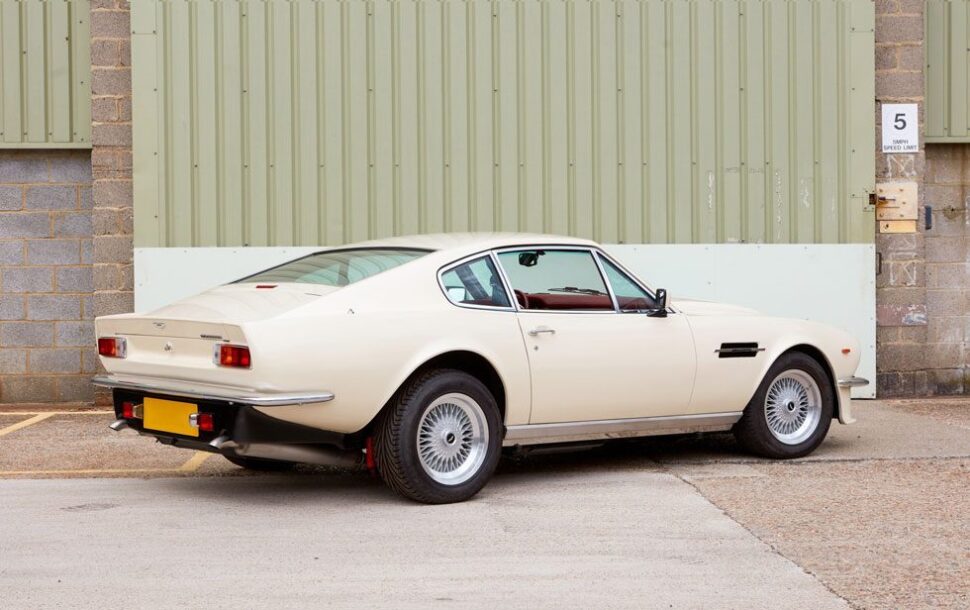 Aston Martin V8 Vantage Series 4, die verkocht werd op de online veiling van RM Sotheby's