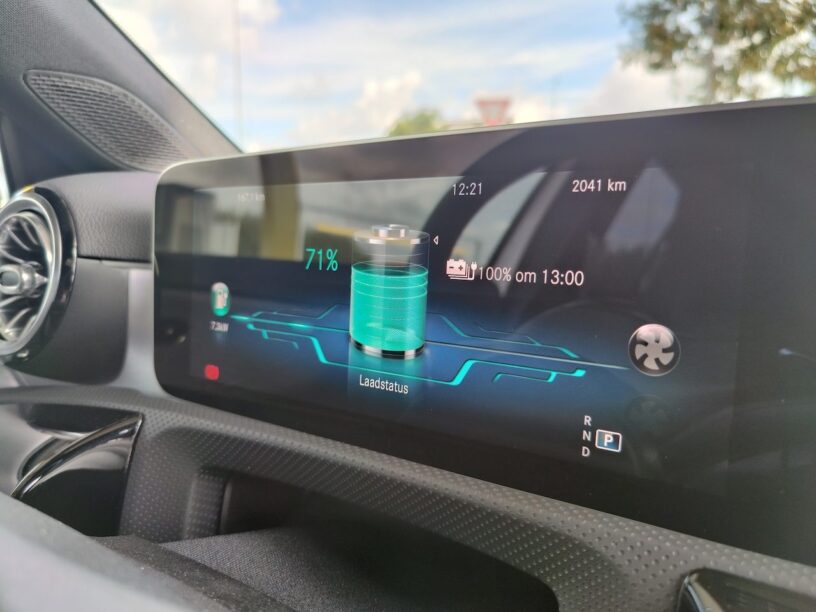 Autoblog Garage Mercedes A250e opladen