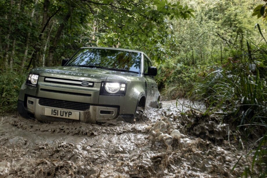 Land Rover Defender P400e