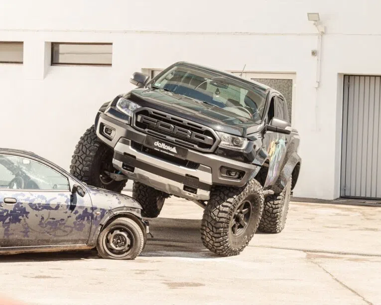 Exodus4x4 Ranger Raptor Deze Ford kan over andere Fords heen rijden