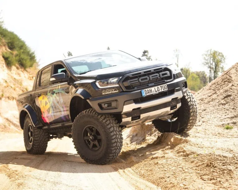 Exodus4x4 Ranger Raptor Deze Ford kan over andere Fords heen rijden