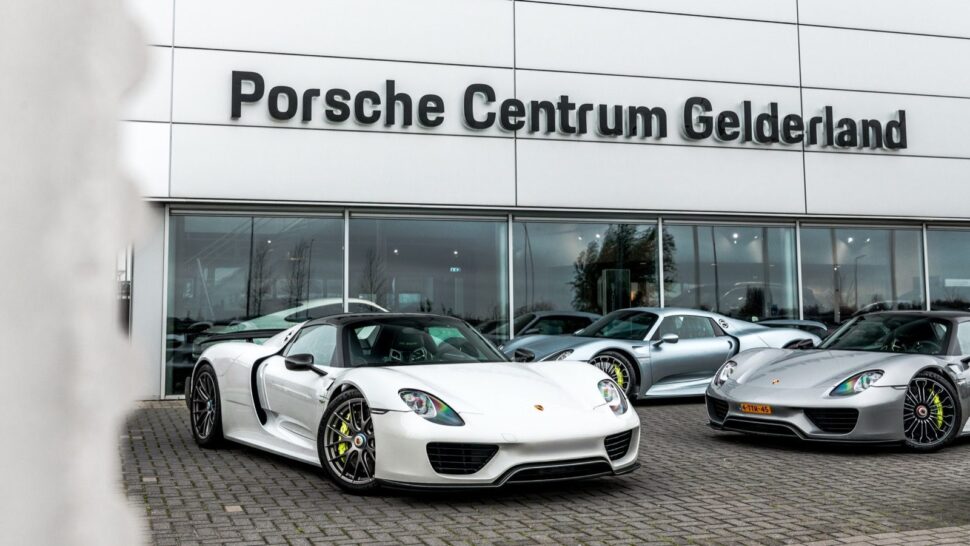 Acht Porsche 918 Spyders