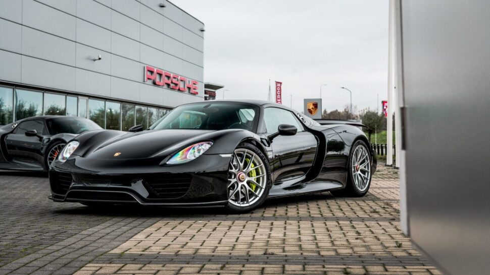 Acht Porsche 918 Spyders