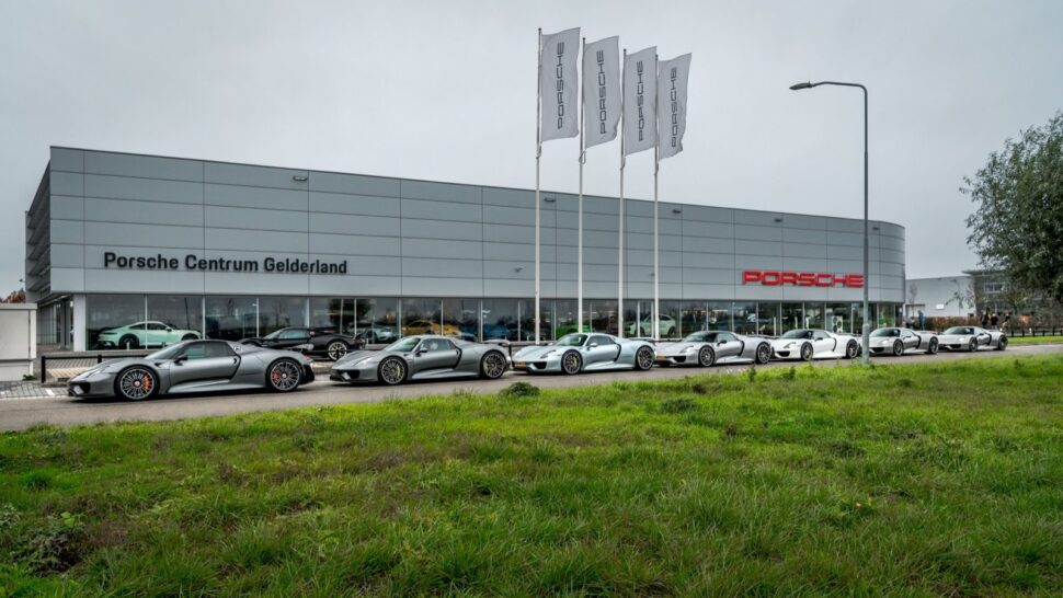 Acht Porsche 918 Spyders
