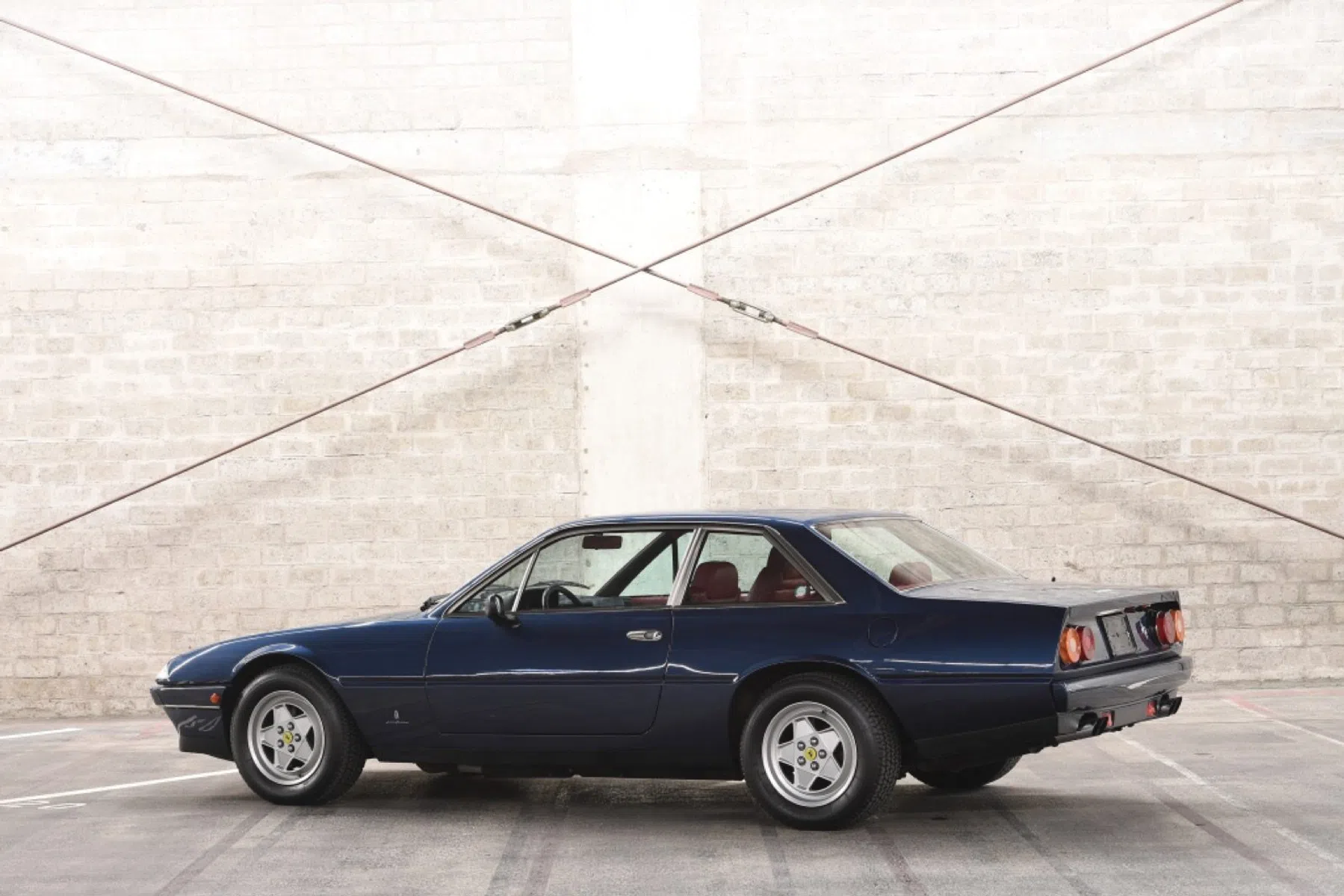 moderne Ferrari twaalfcilinder GT