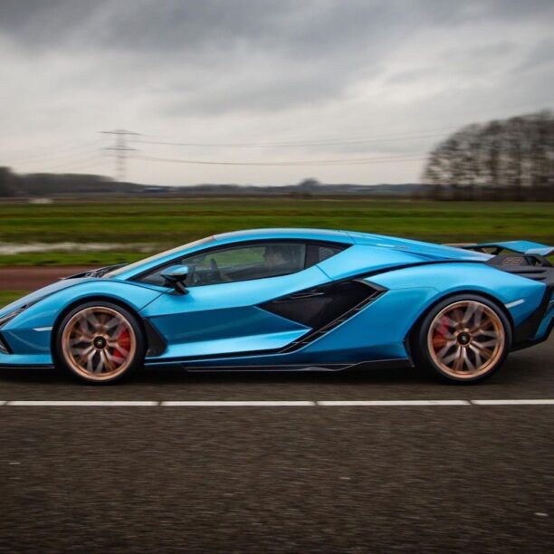 Lamborghini Sian Nederland rijdend
