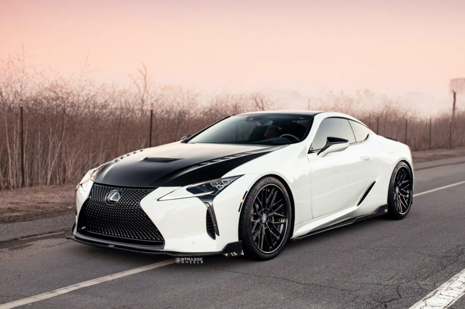 Strasse Lexus LC