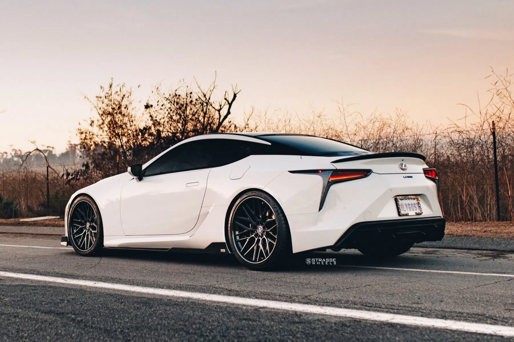 Strasse Lexus LC