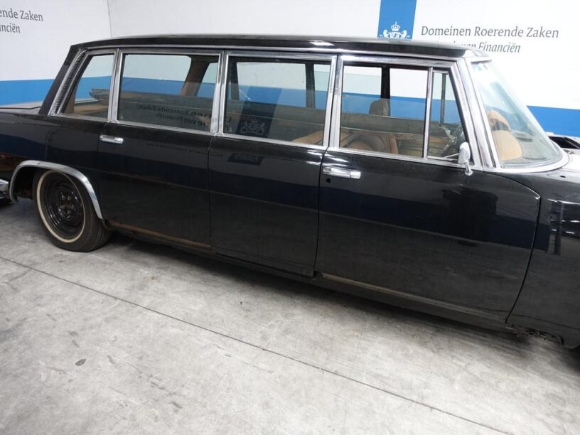 Mercedes 600 Pullman Domeinen