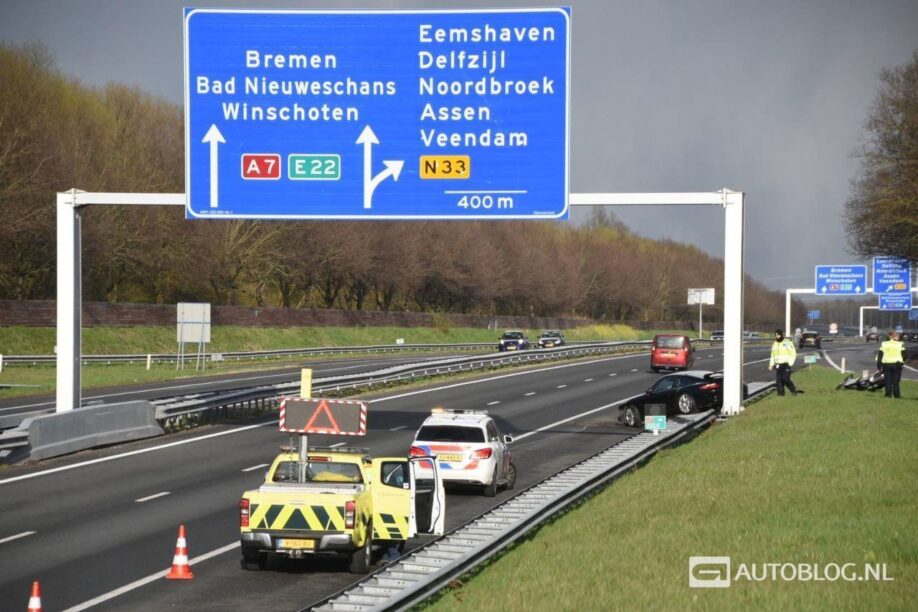Porsche 997 GT3 belandt in de vangrail op de A7