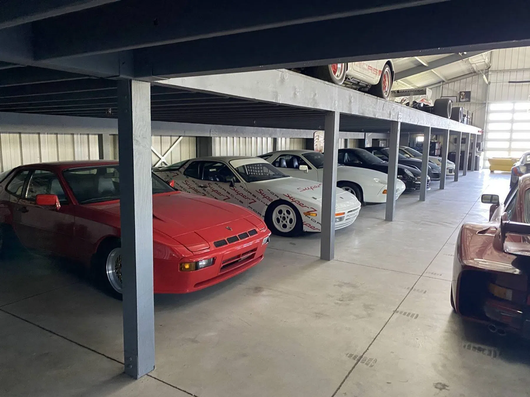 Deze ultieme Porsche-garage staat nu te koop