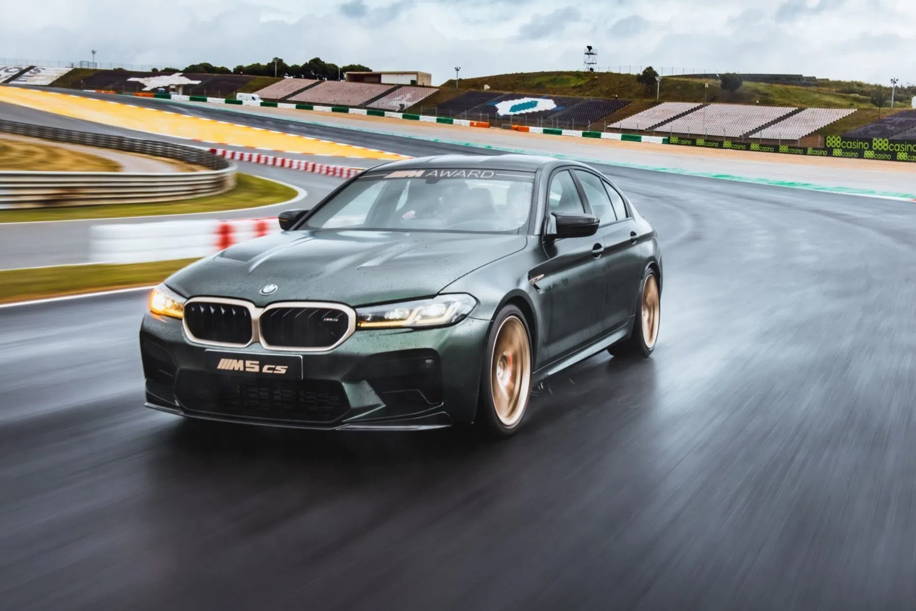 win een BMW M5