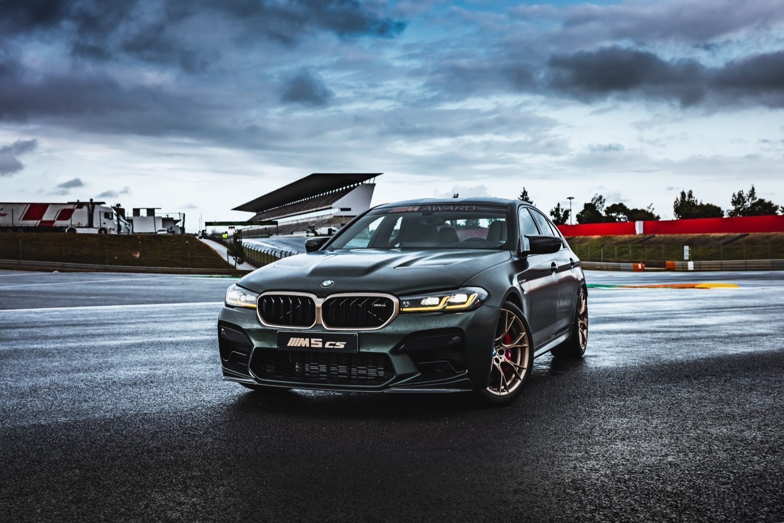 win een BMW M5