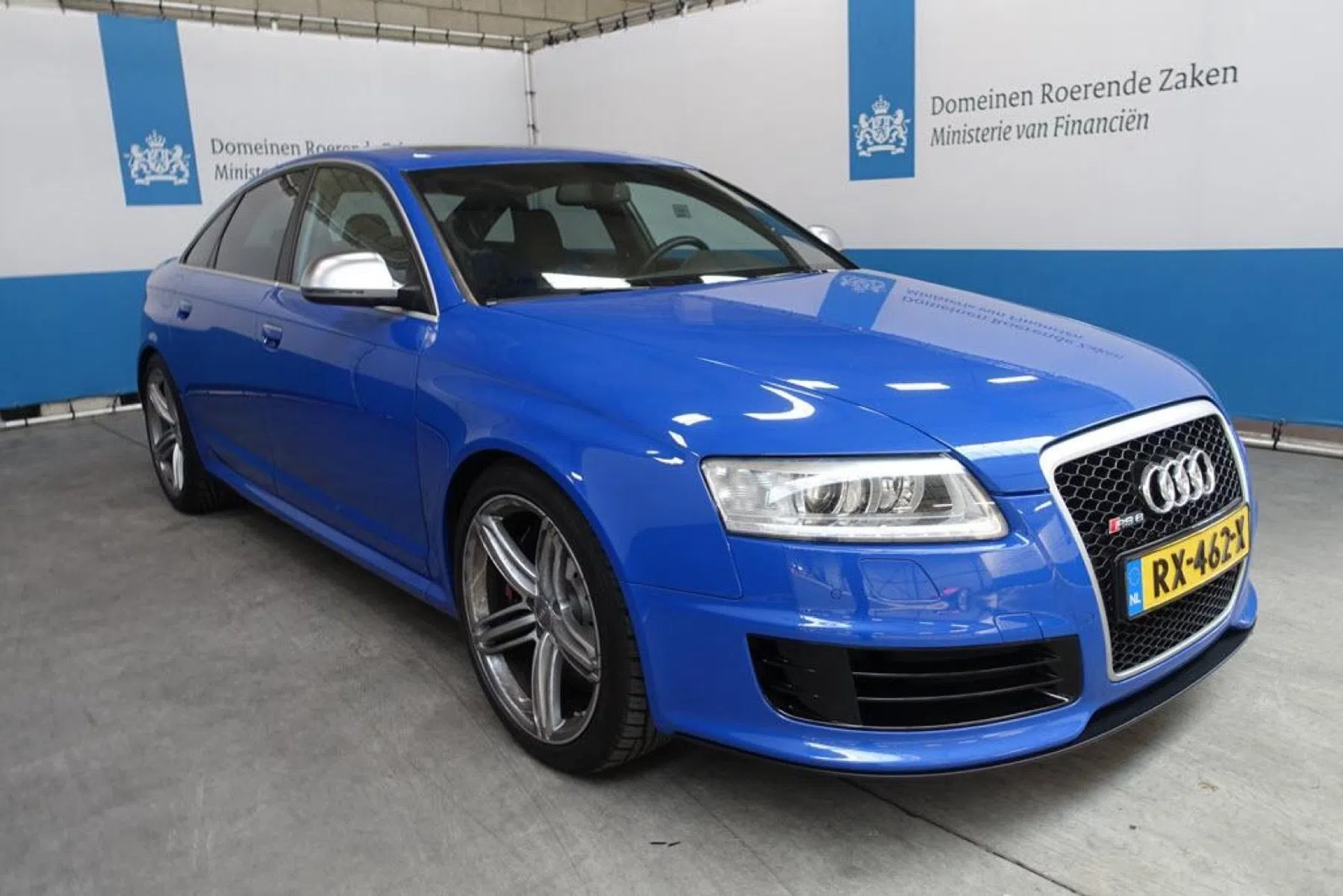 Nogaroblauwe Audi RS6 Sedan