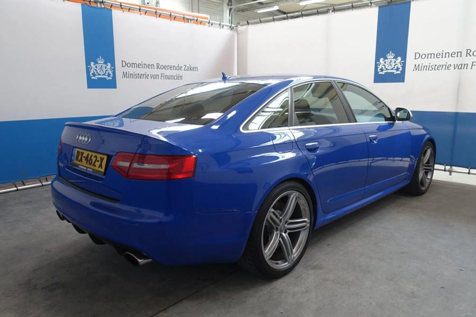 Nogaroblauwe Audi RS6 Sedan