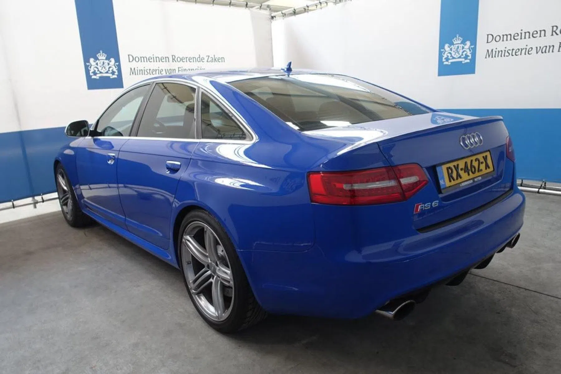 Nogaroblauwe Audi RS6 Sedan