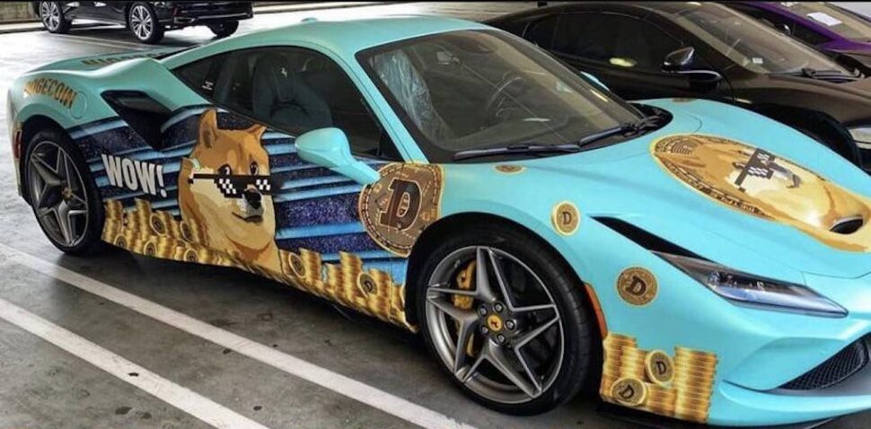 Ferrari F8 Dogecoin betrapt door de smaakpolitie