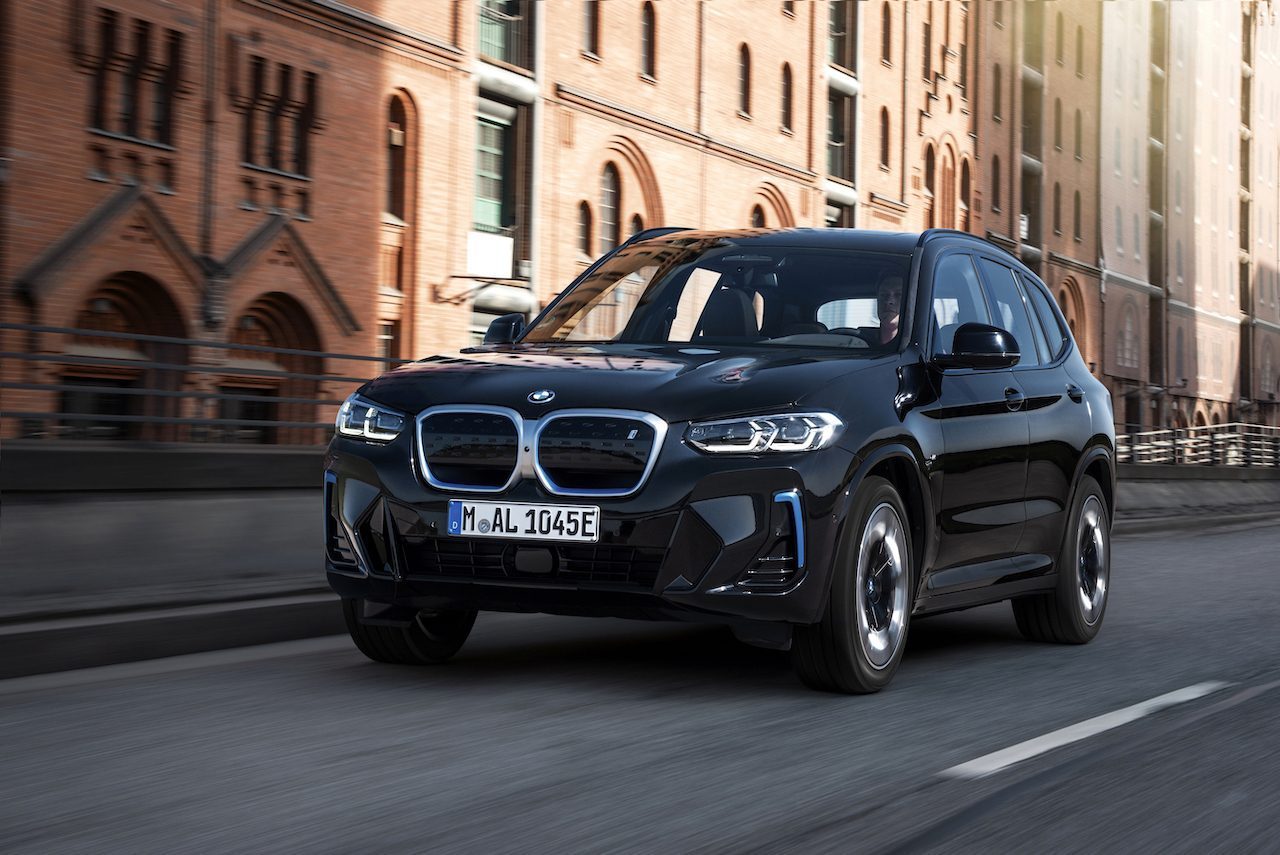 BMW vernieuwt iX3 voor 2021 en dit kost 'ie