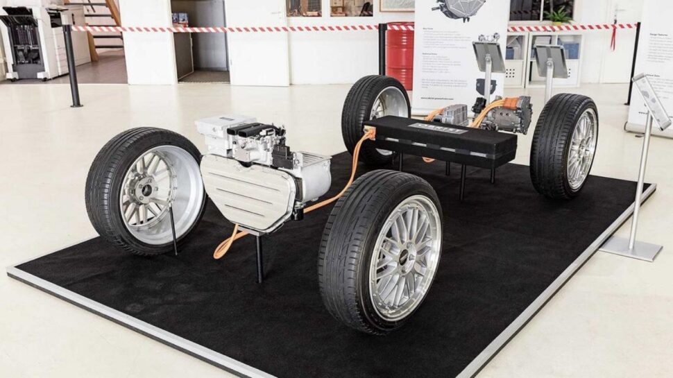 Tesla met benzinemotor