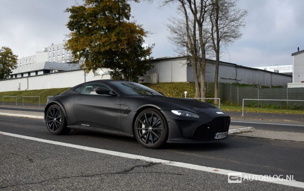 De nieuwe Aston Martin V12 Vantage