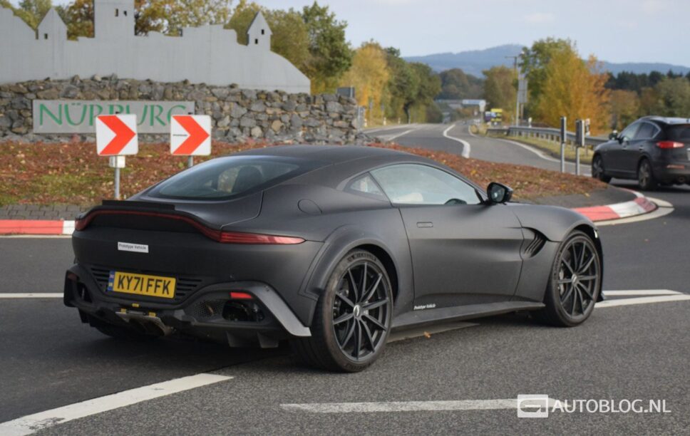 De nieuwe Aston Martin V12 Vantage