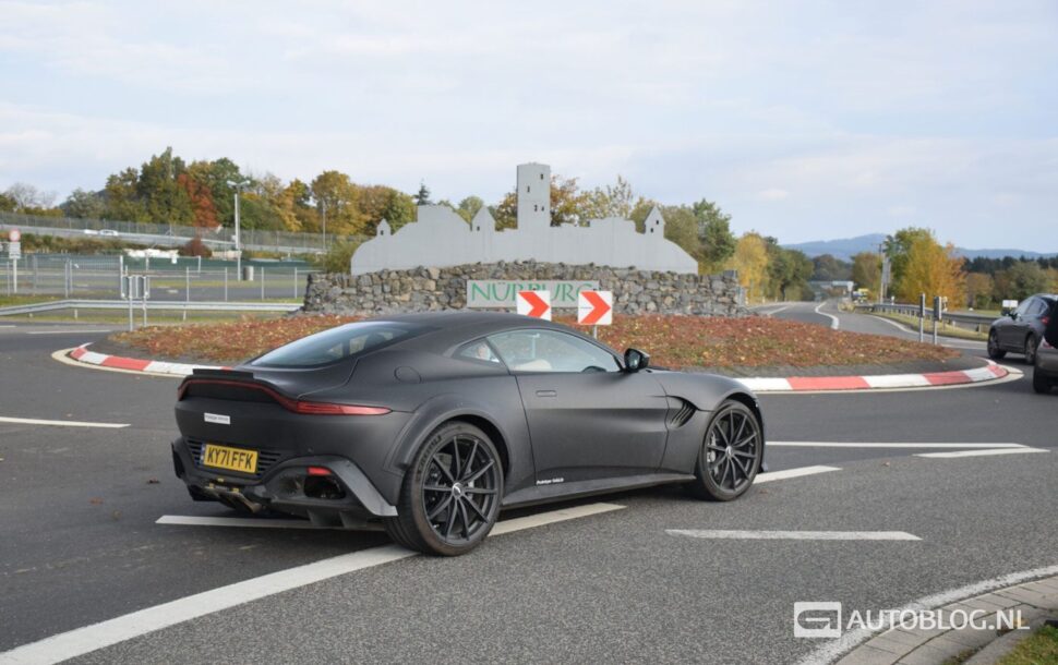 De nieuwe Aston Martin V12 Vantage