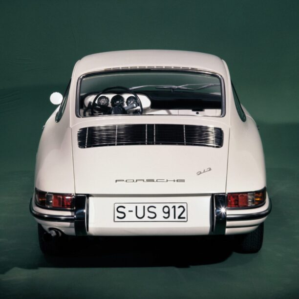 912