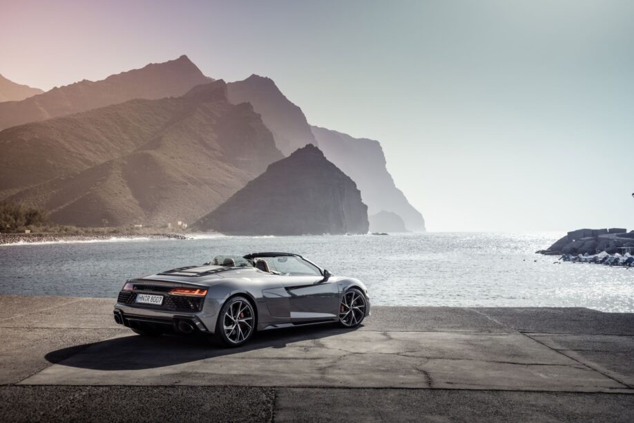 Audi R8 RWD rijtest en video - driften!