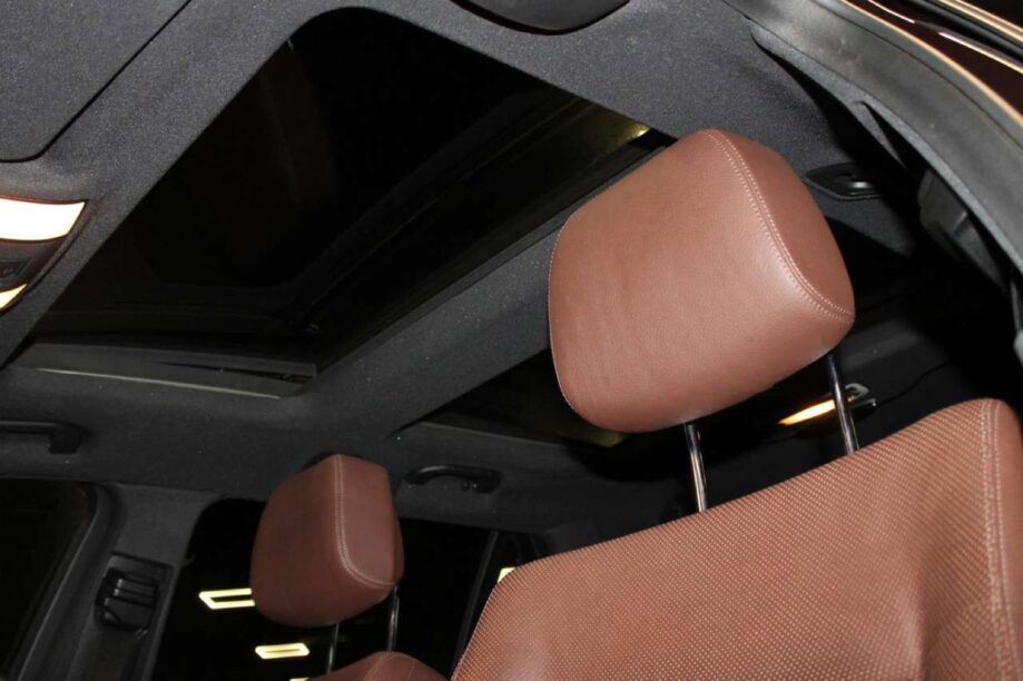 Donkerbruine Brabus B50 Estate
