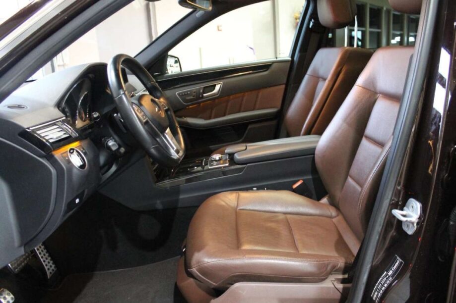 Donkerbruine Brabus B50 Estate