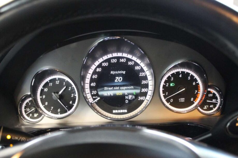 Donkerbruine Brabus B50 Estate