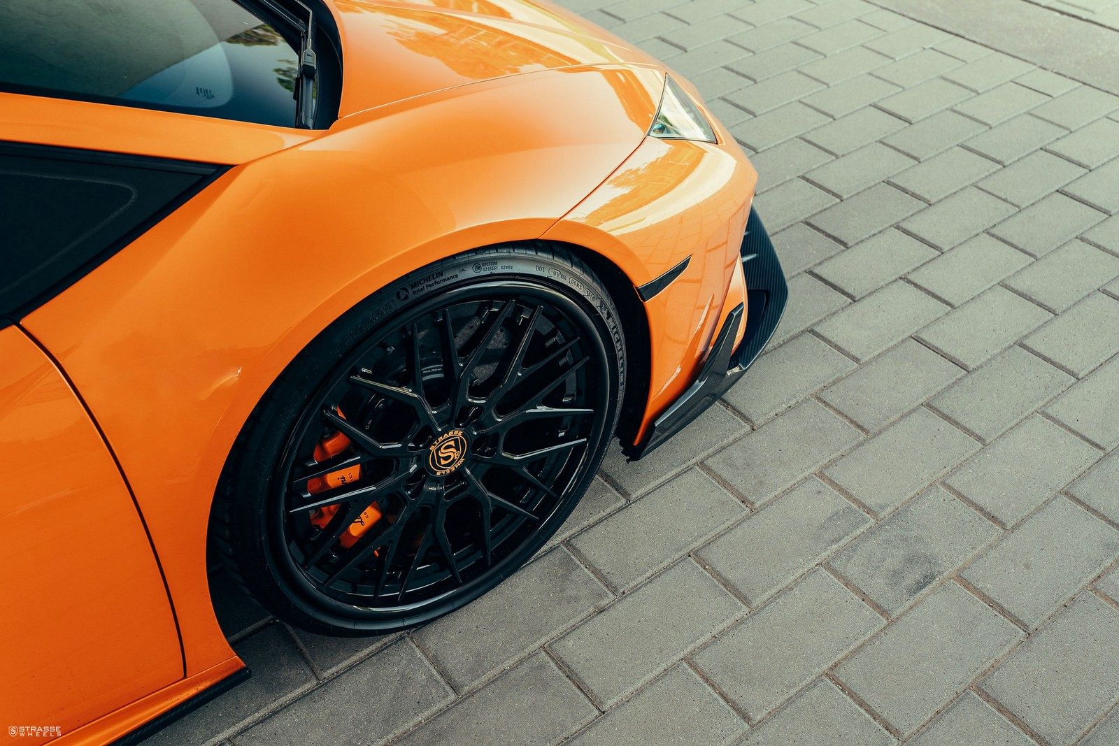 Oranje Huracán EVO