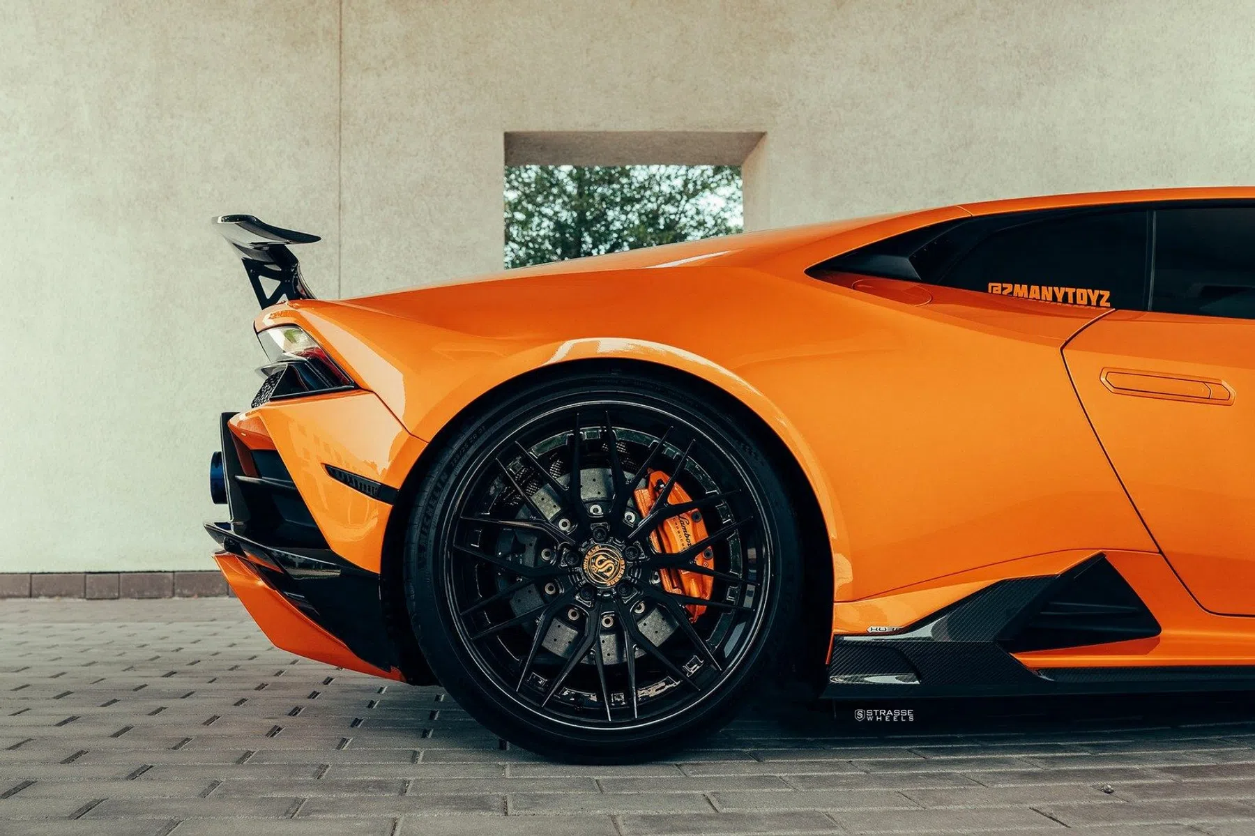 Oranje Huracán EVO